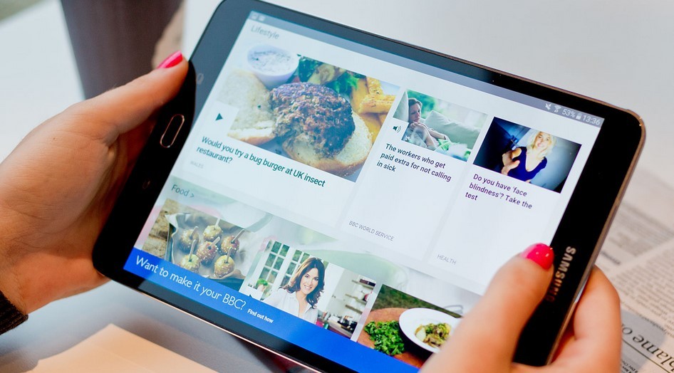 Browsing menggunakan tablet Samsung Galaxy Tab (TechAdvisor)